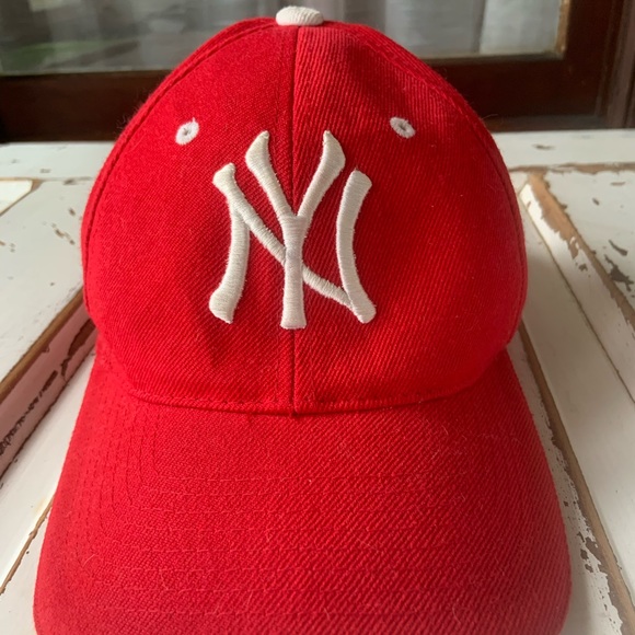 new york yankees red baseball cap